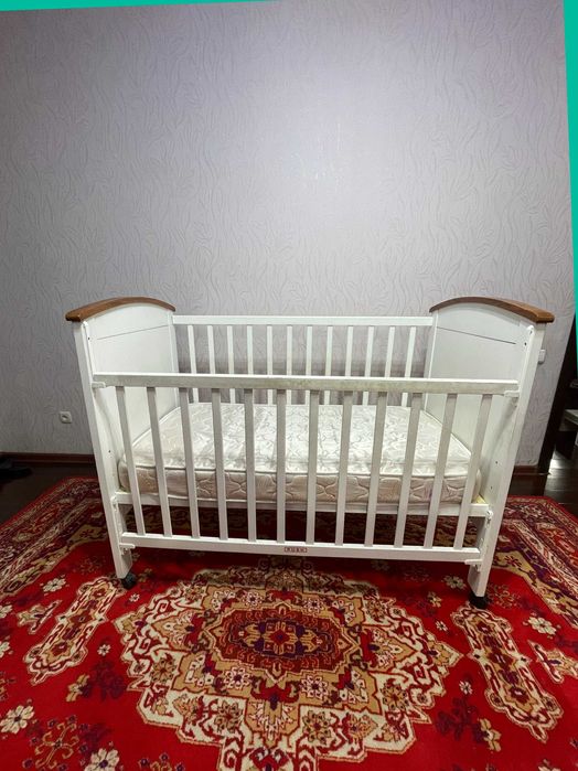 Продается фирменная детская деревянная кроватка , Турция