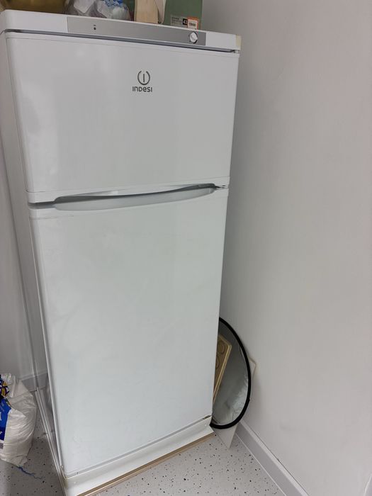 Холодильник Indesit в хорошем состоянии