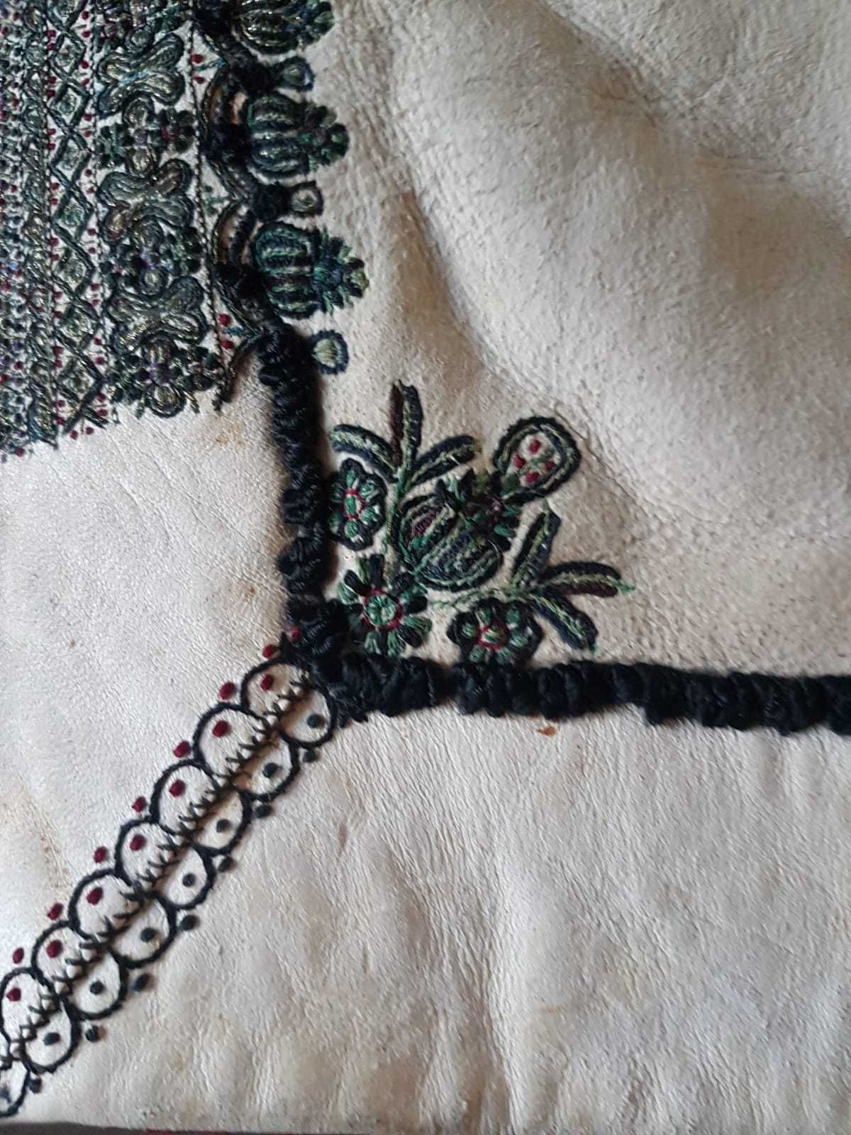 Vând cojoc traditional de damă, din Marginimea Sibiului