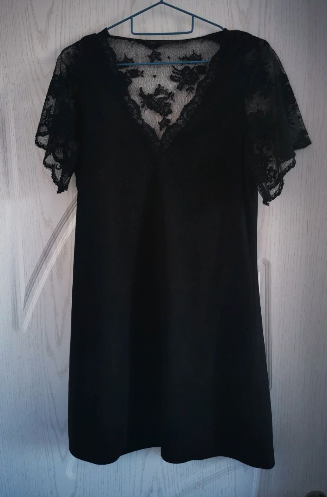 Rochie neagra cu dantela Zara