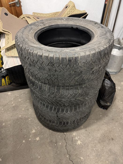 Резина зимняя 265/65/17