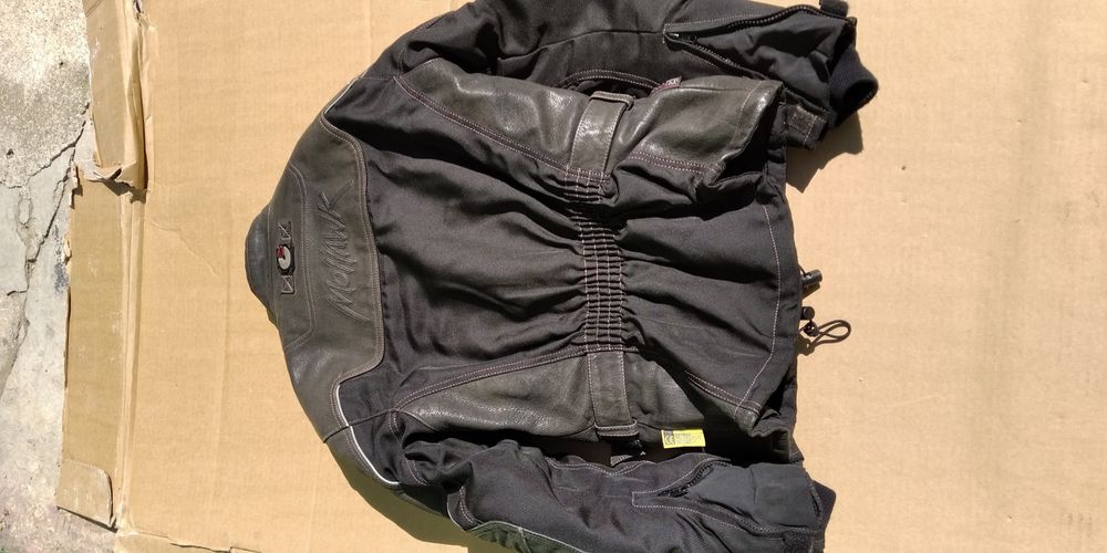 Дамско яке и панталон