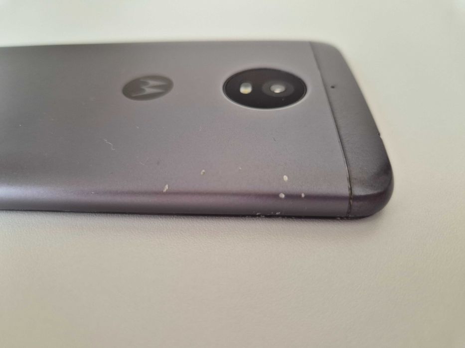 Продавам Motorola E4 Plus. За части