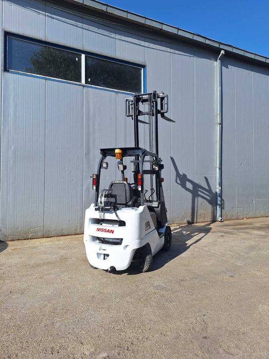 motostivuitor 2 tone stivuitor 2000 kg benzina Nissan an 2019