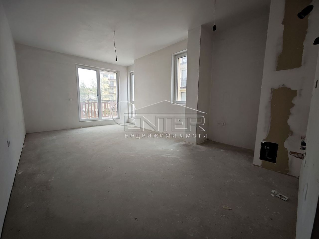 Продава се Двустаен апартамент в к.к. Св.Св. Константин и Елена - 67 кв.м за 1922 €/кв.м - Снимка #2