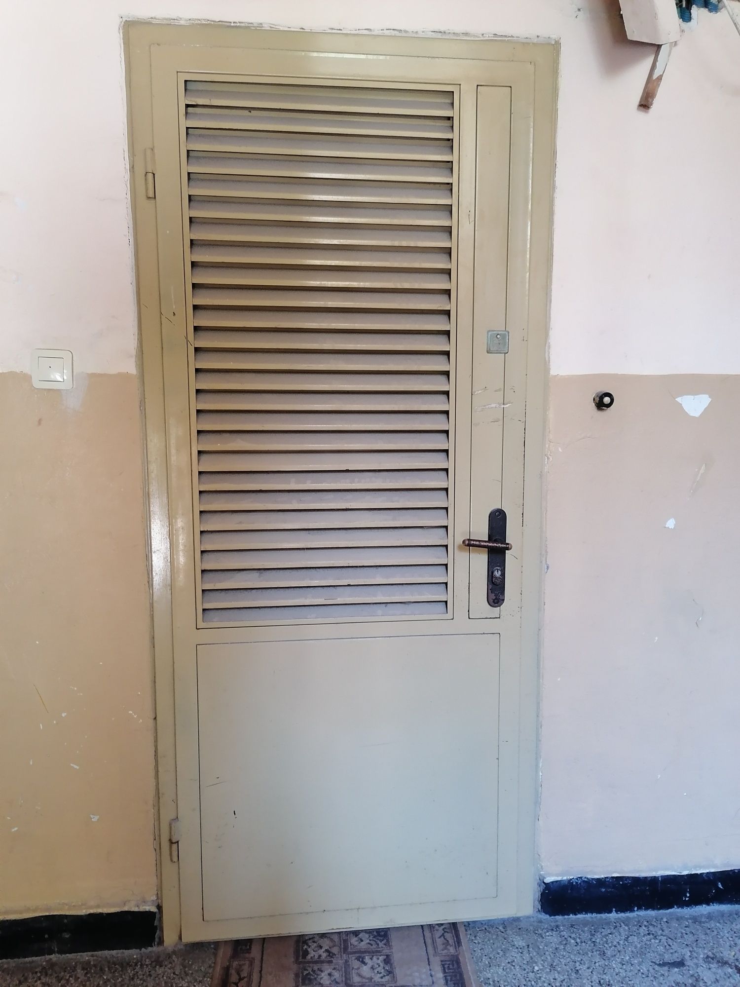 Метална врата за апартамент