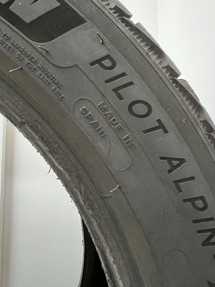 Комплект шин липучка Michelin Pilot Alpin 5 235 55 R18