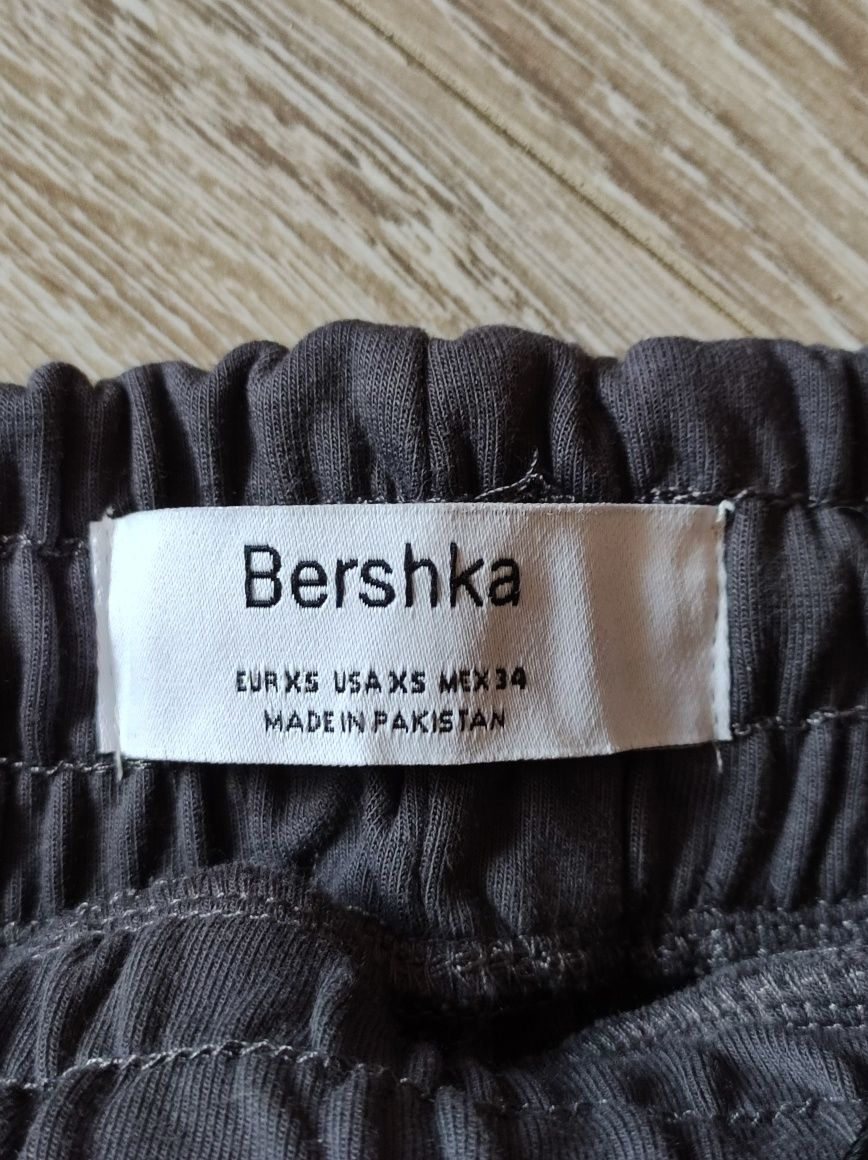 Спортни панталони тип анцуг (Bershka XS)