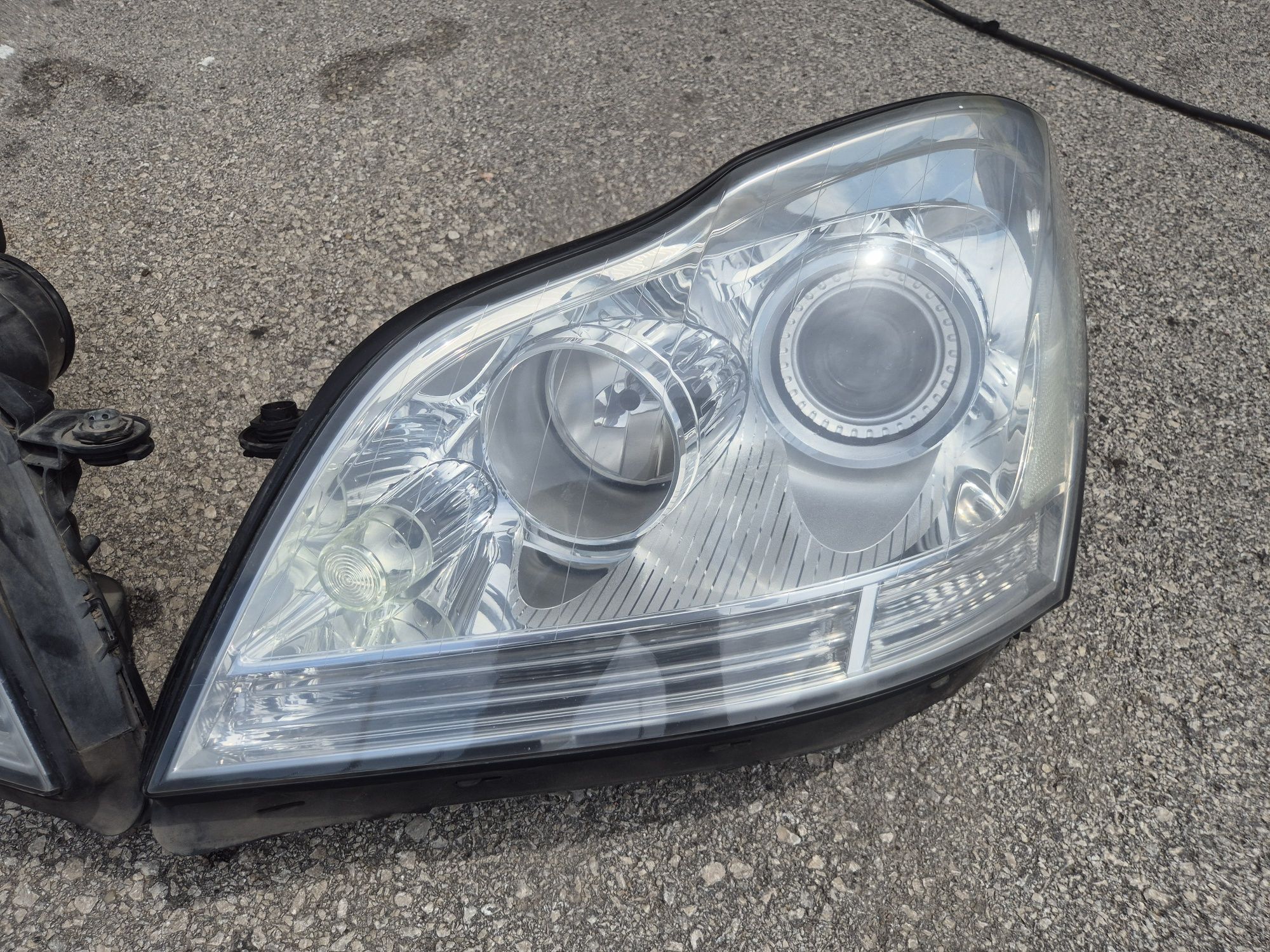 Завиващи фарове Мерцедес ГЛ Х164 Face Lift ляв десен фар Mercedes GL