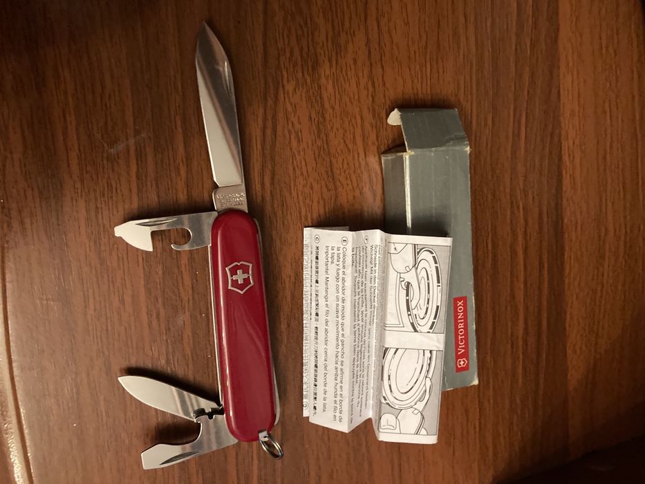 Мультитул Victorinox ножик