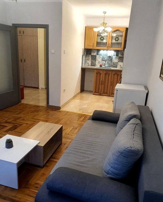 Дава се под наем Двустаен апартамент в Пловдив, Център - 56 кв.м за 350 € - Снимка #1