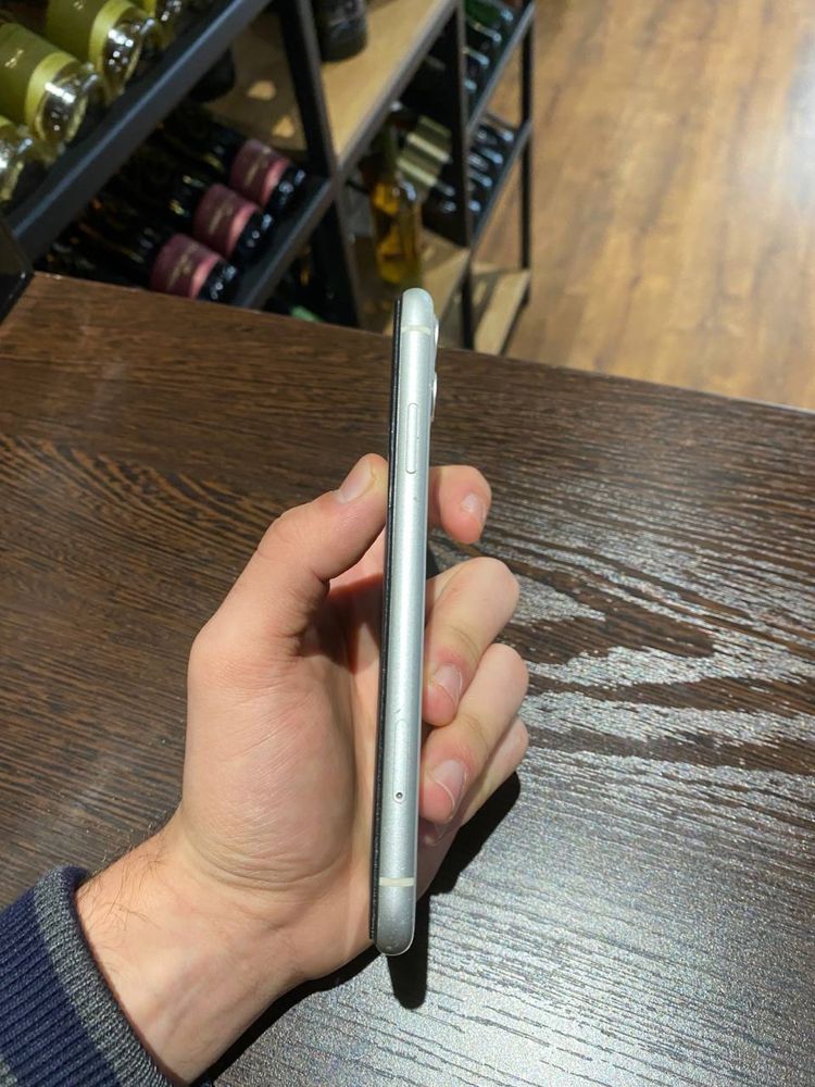iPhone 11 белый цыет