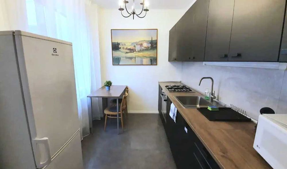 Дава се под наем Двустаен апартамент в Пловдив, Център - 56 кв.м за 290.7 € - Снимка #1