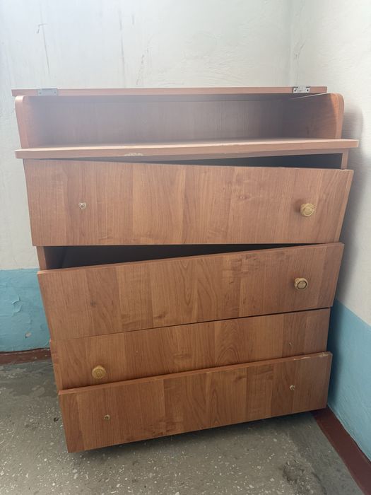 Отдам даром тумбочку