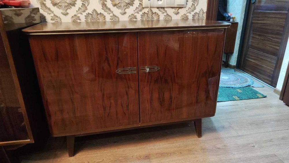 Хельга комплект - сервант и тумба, ГДР, в отличном состоянии