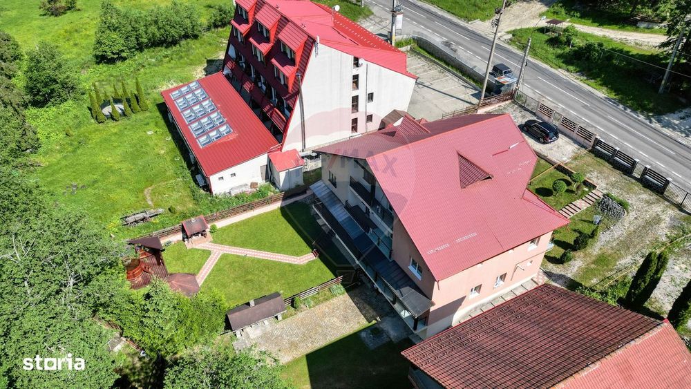 Casă / Vilă cu 9 camere de vânzare în zona Valea Rasnoavei