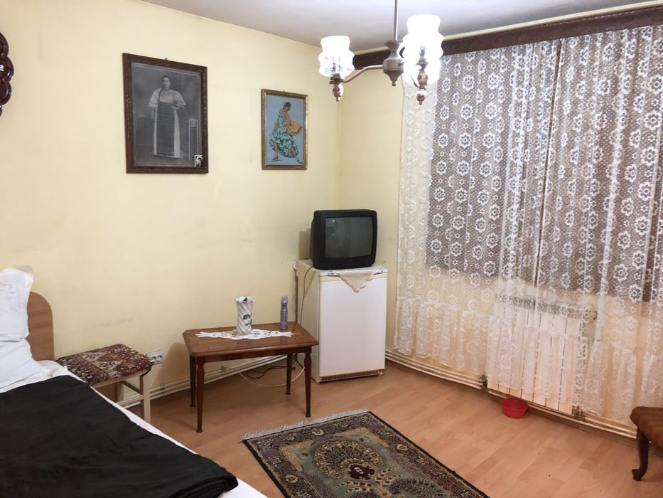 Vand/inchiriez apartament cu 2 camere in centrul orasului Vulcan