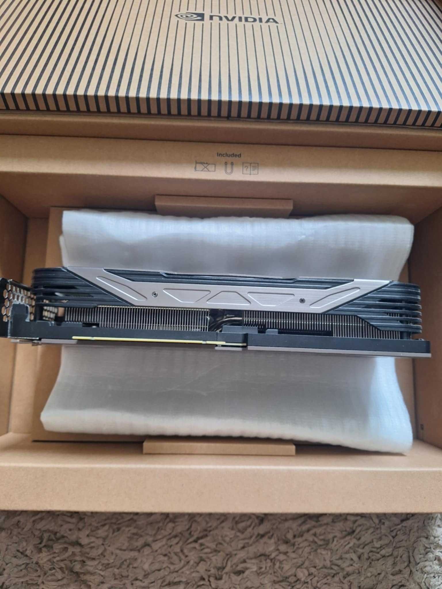 RTX 3080 TI PNY 384 bits.