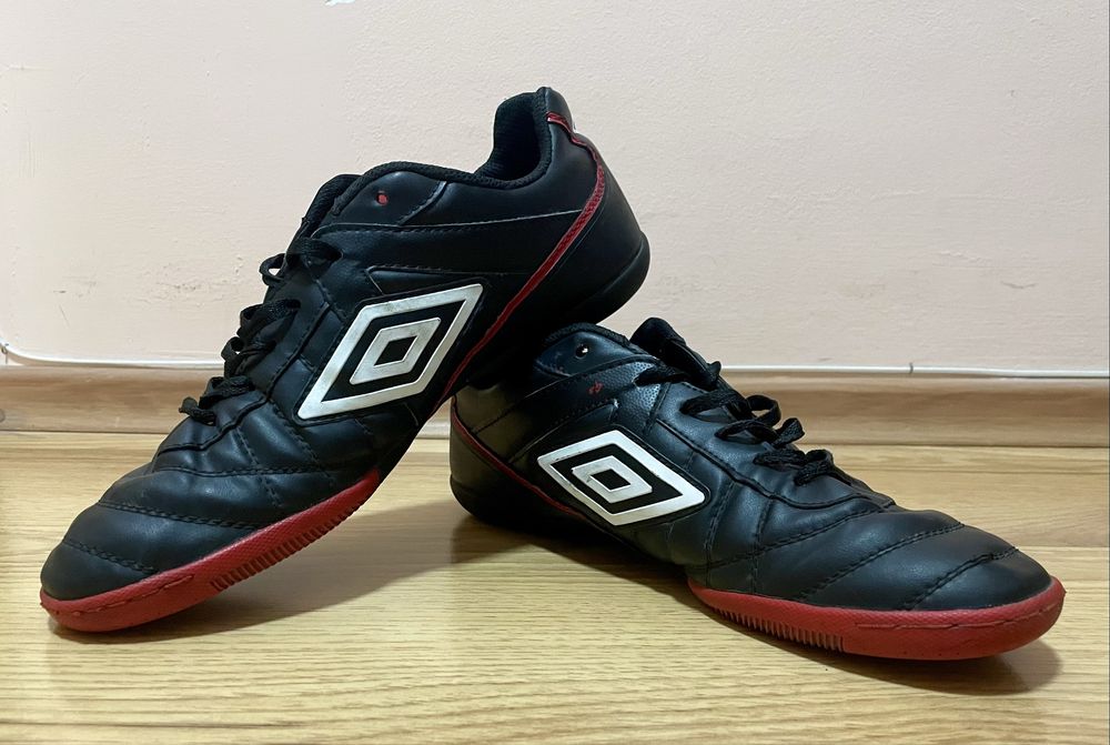 Обувки Umbro Retro IC