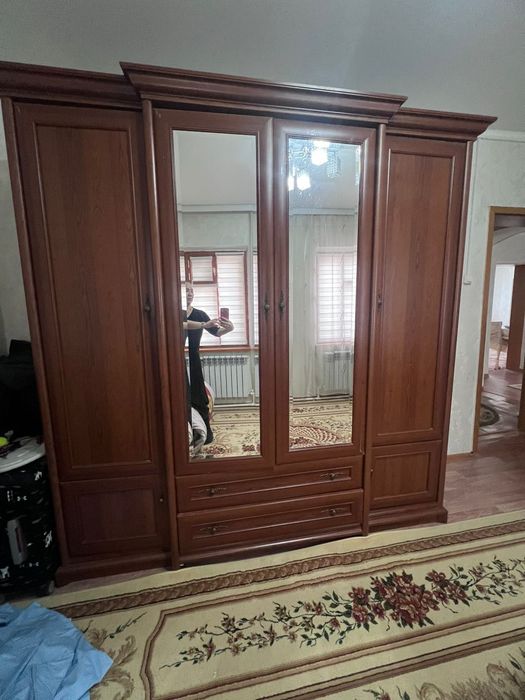 Шкаф четырехдверный