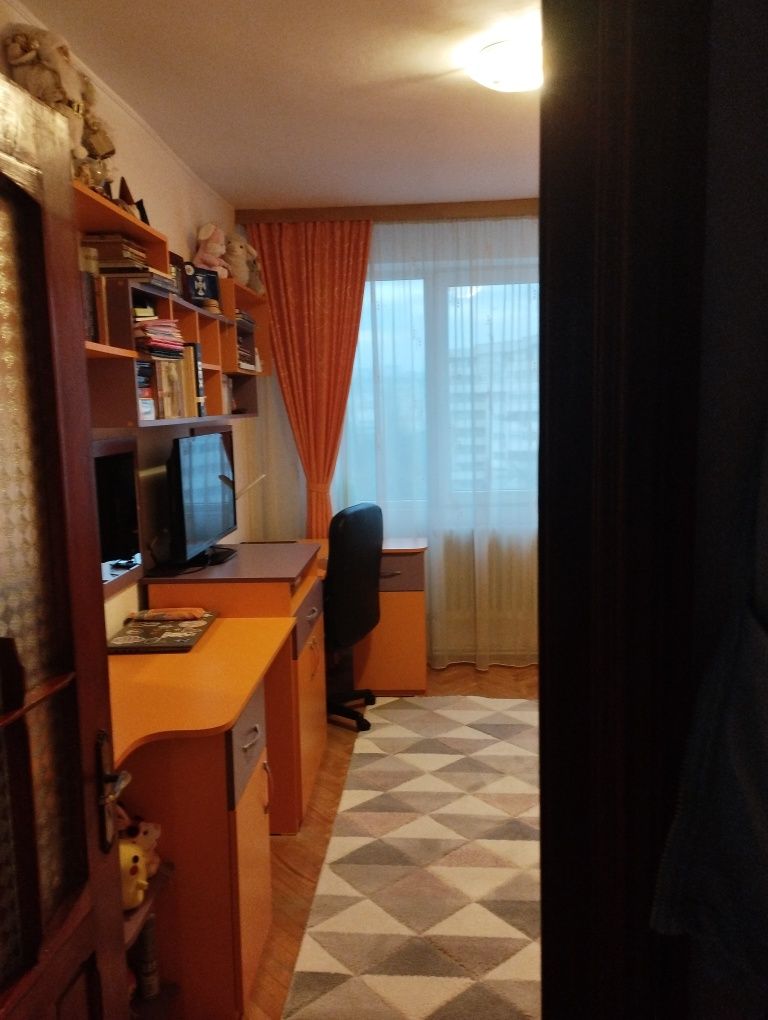 Vand Dormitor in stare foarte buna!