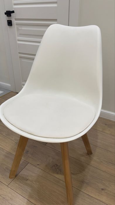 Стул прочный удобный