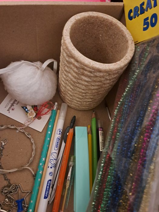 Donez evantai, bratara, elastice par, pahar baie, creioane