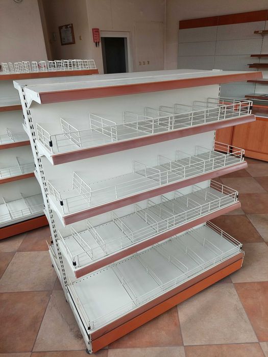 Магазинни стелажи и витрини