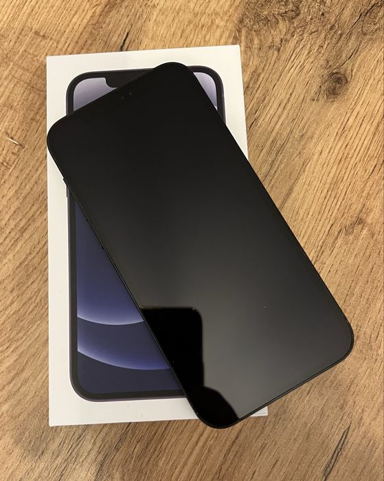 Продавам Iphone 12 128gb
