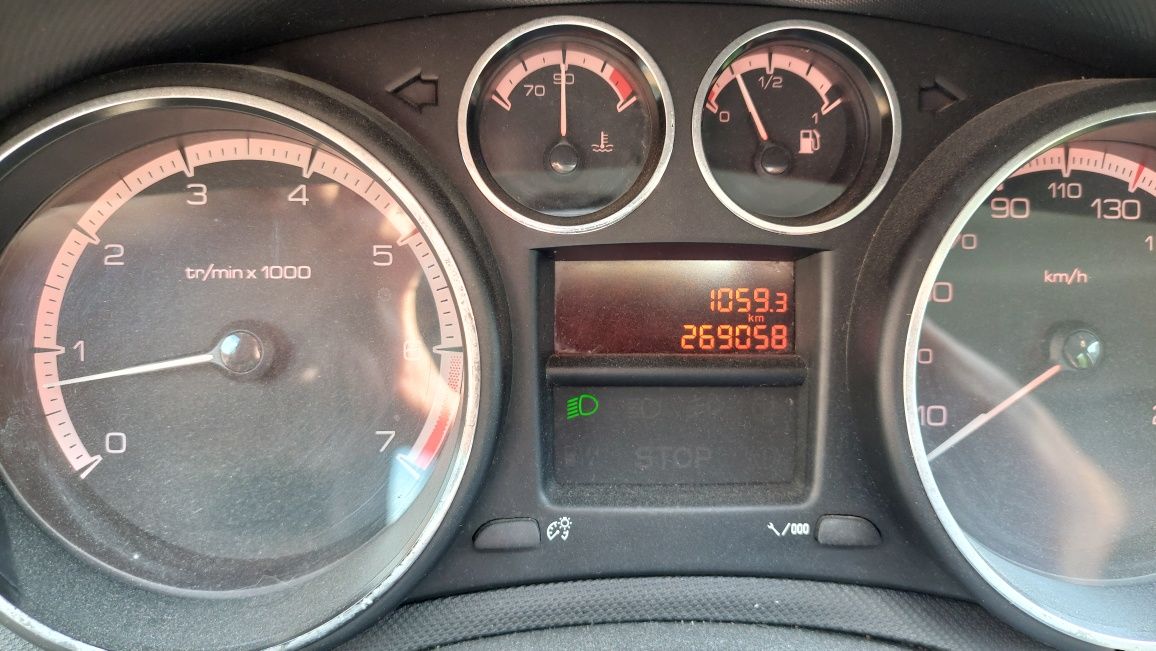 Peugeot 308 1.6 120 hp Пежо 308 бензин