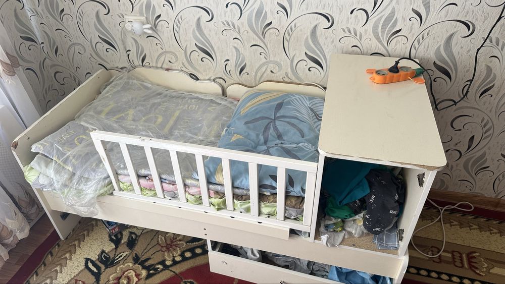 Продаю детский кровать и шифоньер