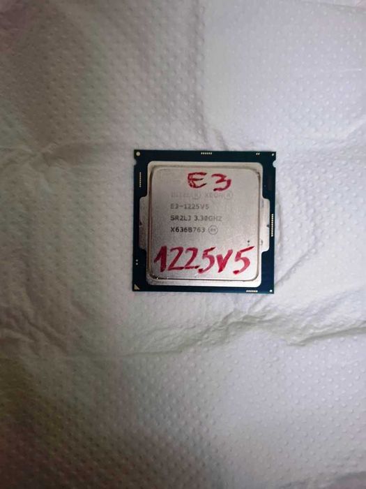 Procesoare Xeon E3-1225V5 si E3-1245V5