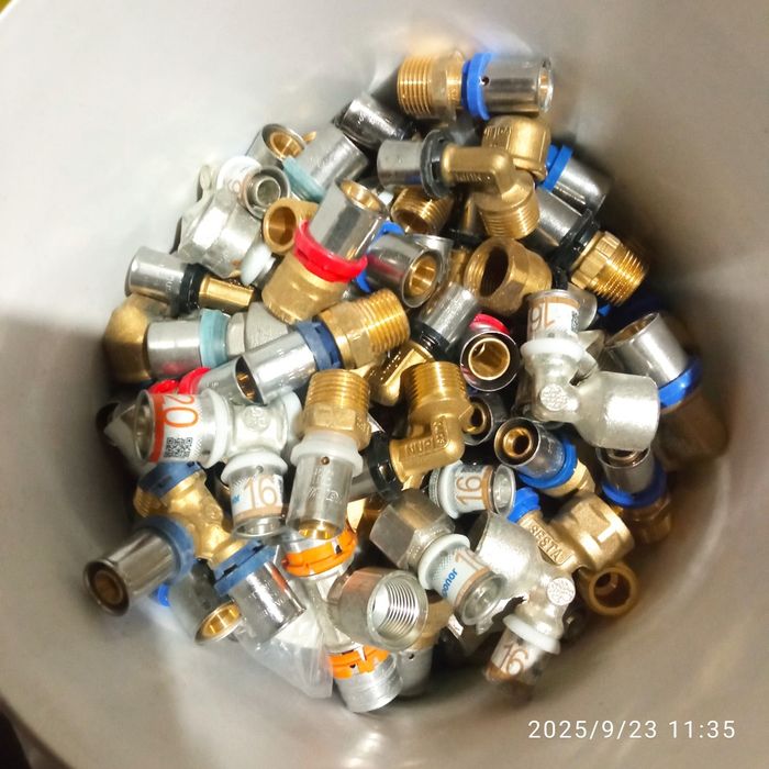 Vând coturi pentru sertizare și distributoare
