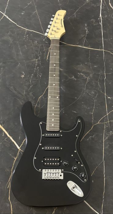 Электрогитара черная