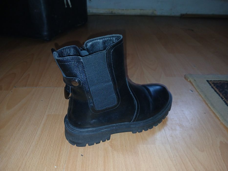 Vând ghete damă îmblănite piele