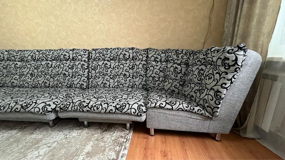 Продам угловой диван, раскладной.