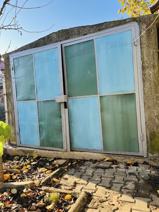 Usii metalice garaj beton