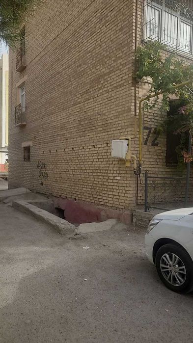 Uy sotiladi, 3 xonali, g'ishtli, Buxoro shahar