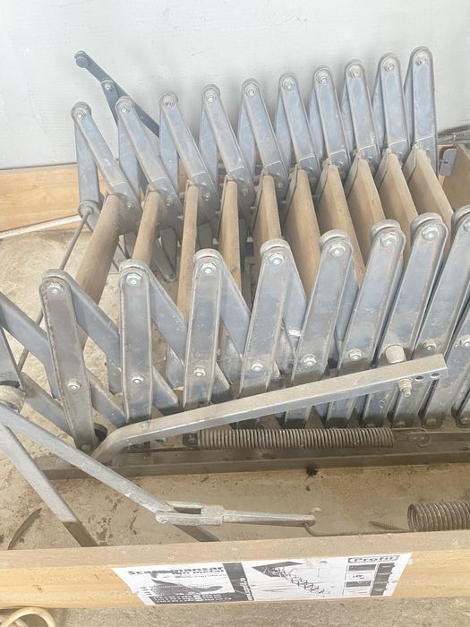 Scara extensibila pod /mansanda