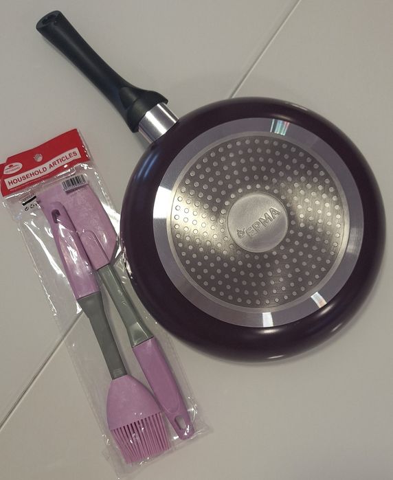 Тиган с незалепващо мраморно покритие и индукционно дъно и прибори