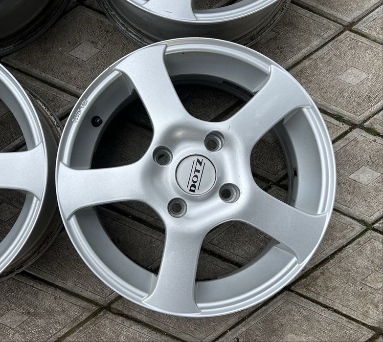 Jante 4x114,3 R15 Dotz