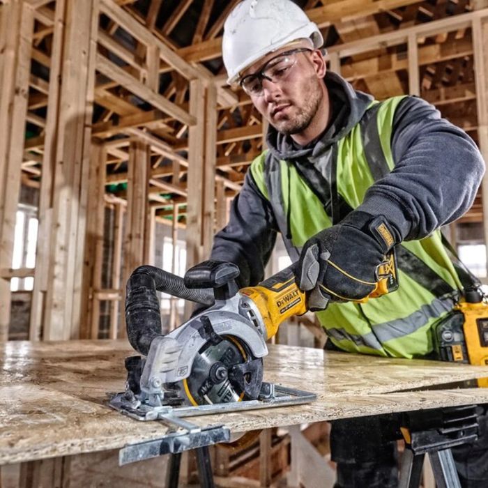 DEWALT DCS571N Акумулаторен циркуляр без батерии и зарядно устройство