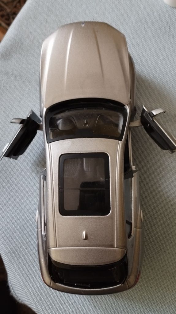 macheta 1:24 superba Maserati Levante metal