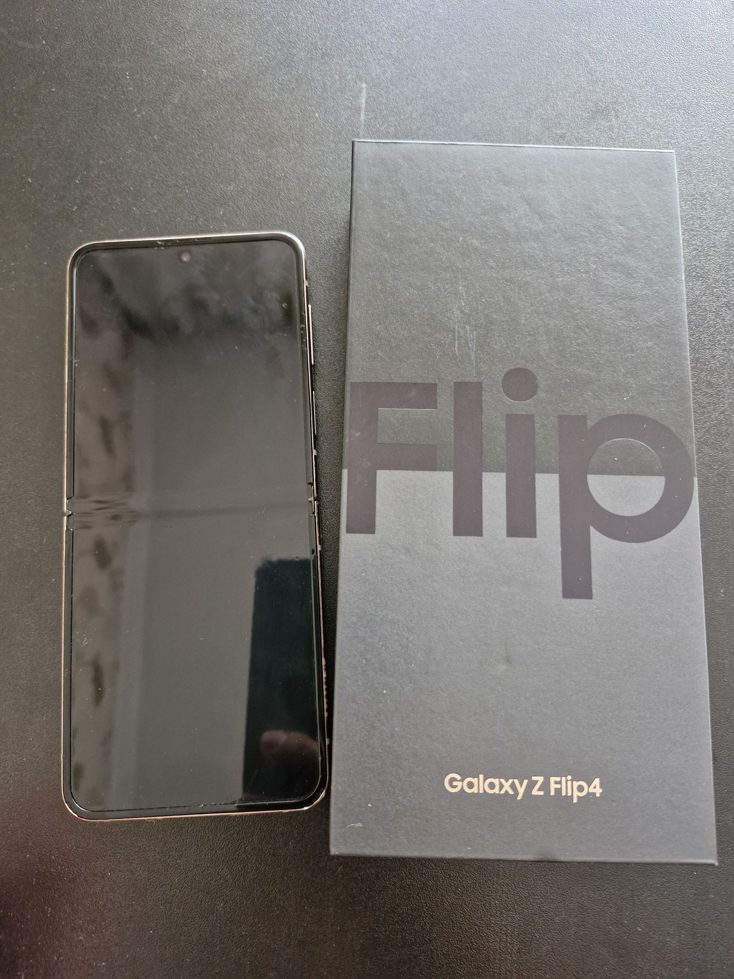 Samsung Galaxy Z Flip 4 | 8/256GB | Работает, но есть проблема с экран