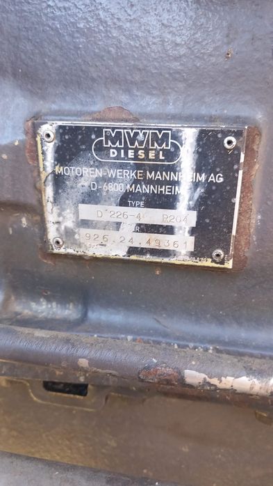 Vând tractor renault R3164