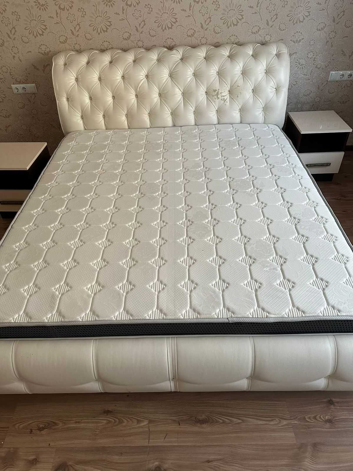 Спальная Кровать с матрацам