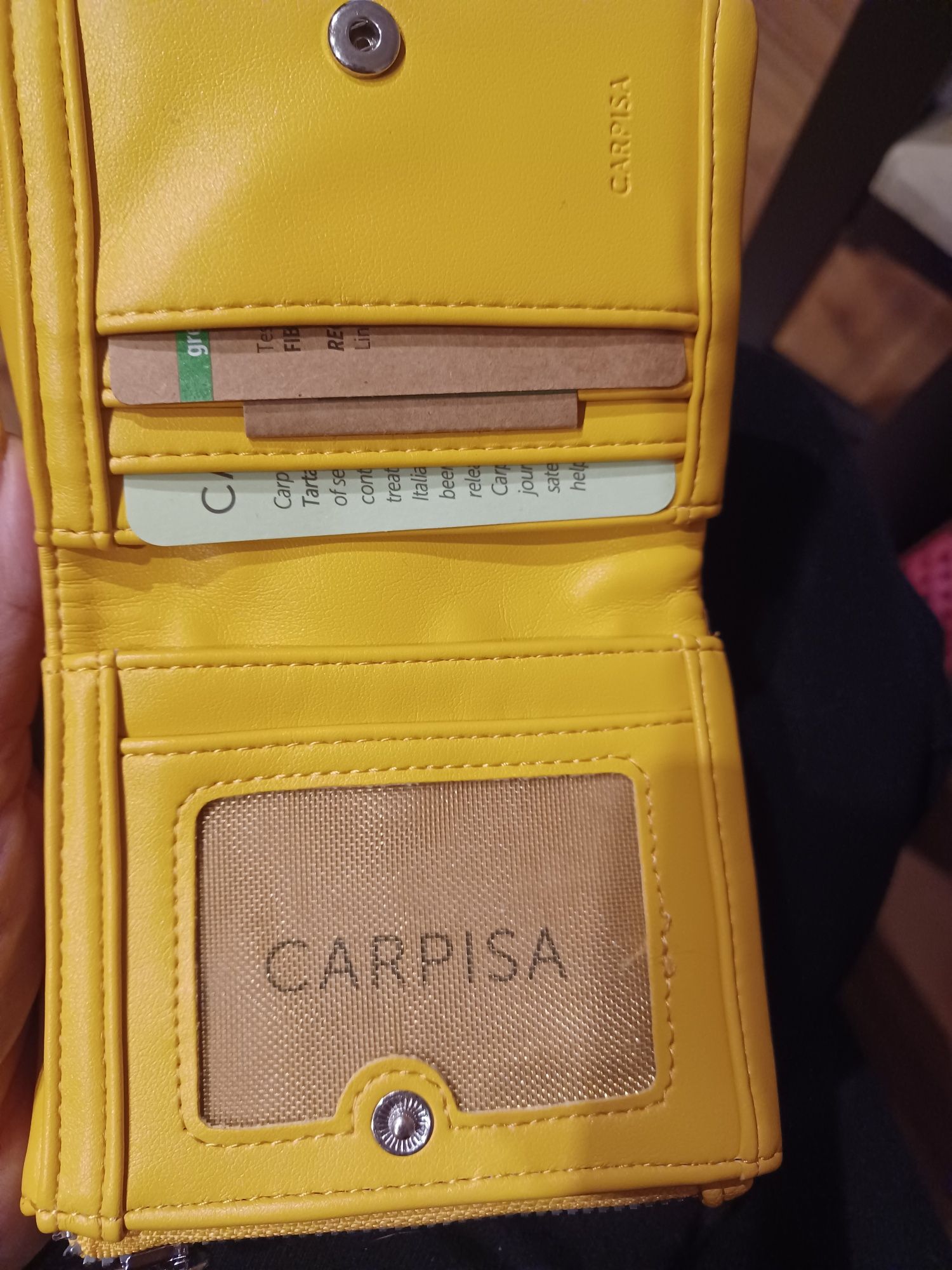 Дамско портмоне Carpisa чисто ново