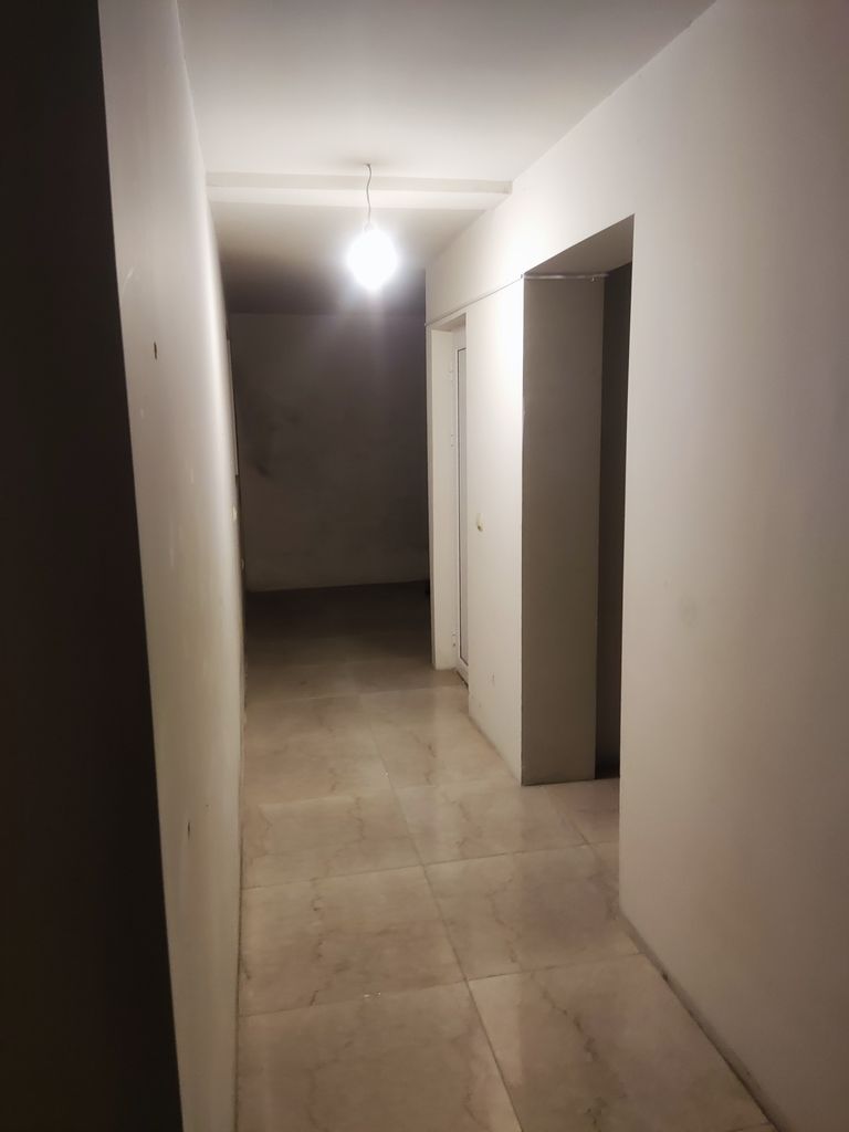 Дава се под наем Офис в Шумен, 5-ти полк - 40 кв.м за 178.5 € - Снимка #9