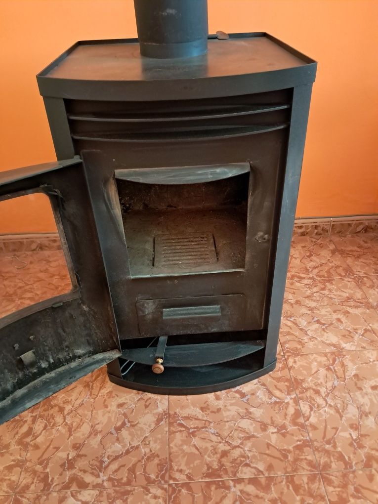 Продавам камина Прити