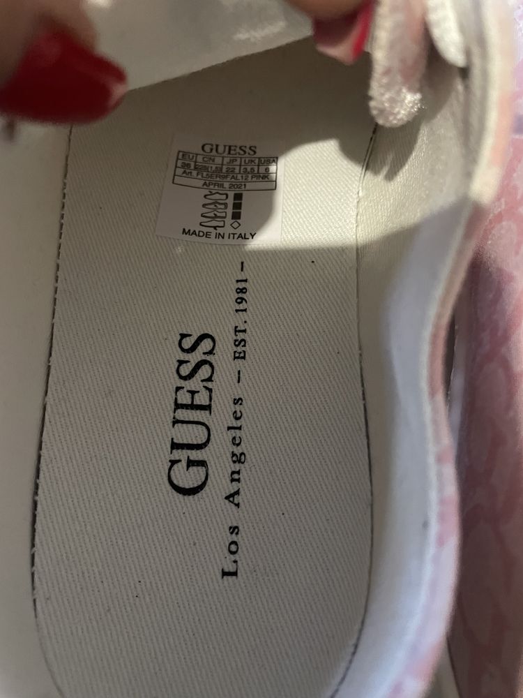 Дамски кецове Guess 37